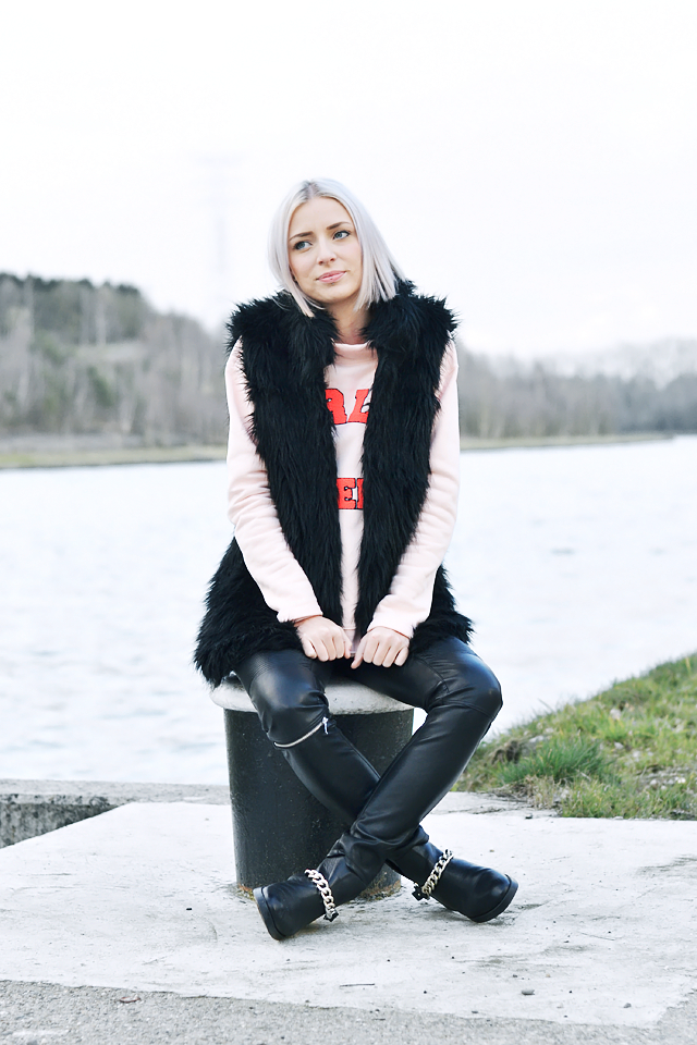 Turn it inside out OUTFIT A LEATHER OUTFIT